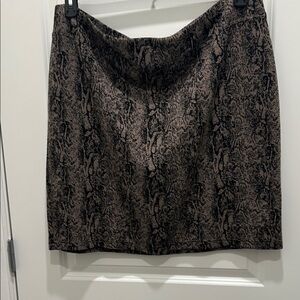 Elegant Black and Brown Patterned Skirt